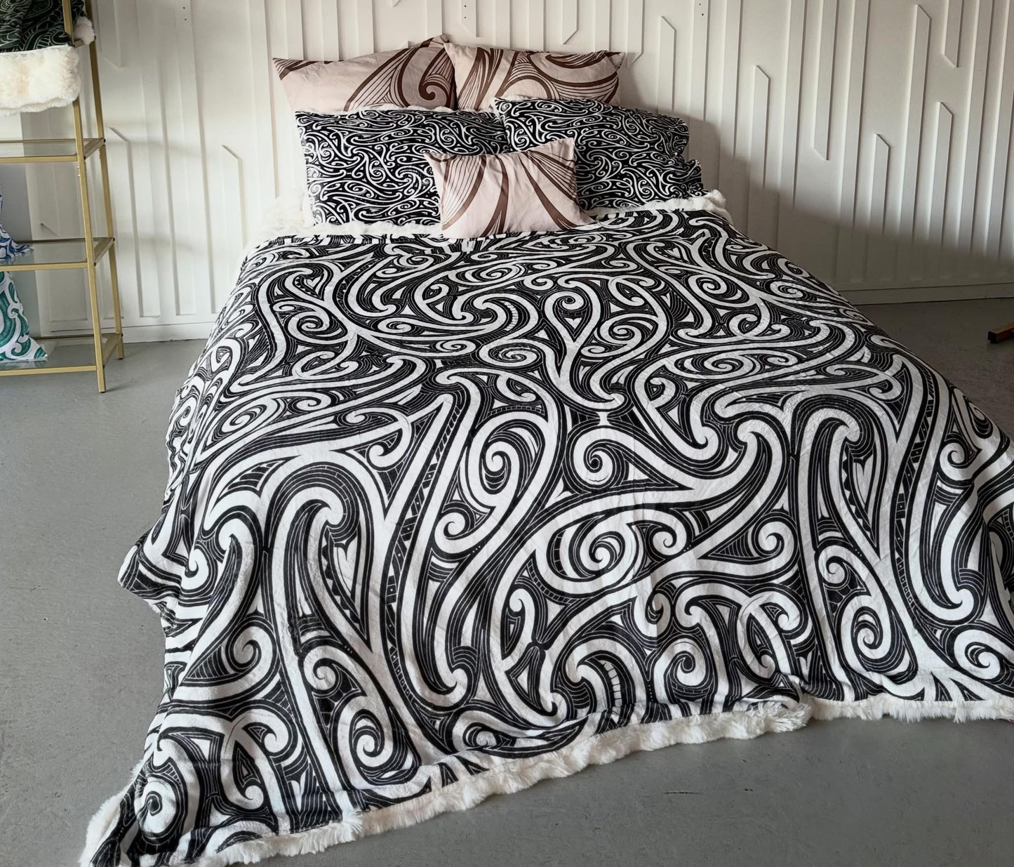 Black and White Faux Fur Blanket and 2 Pillow Cases