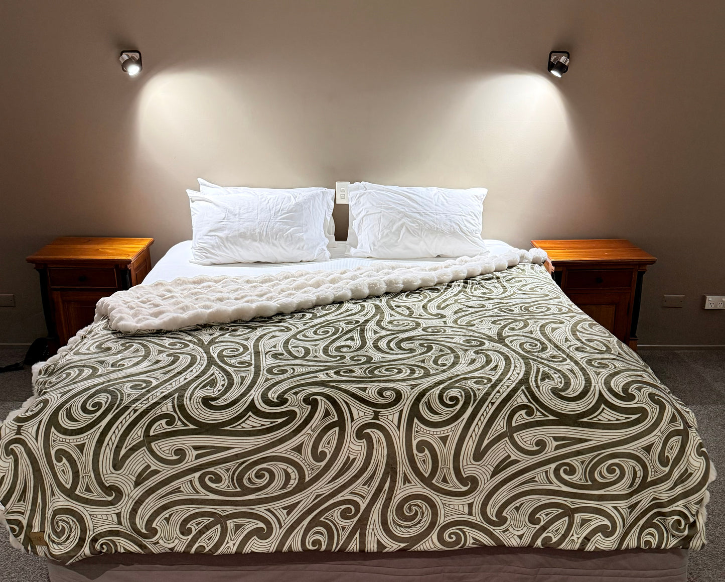 Adult Faux Fur Blanket and 2 pillowcases WINTER PREORDER arriving late May
