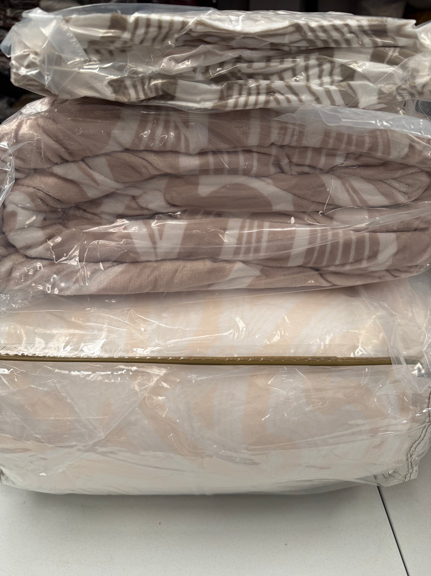 Beige Blanket Set