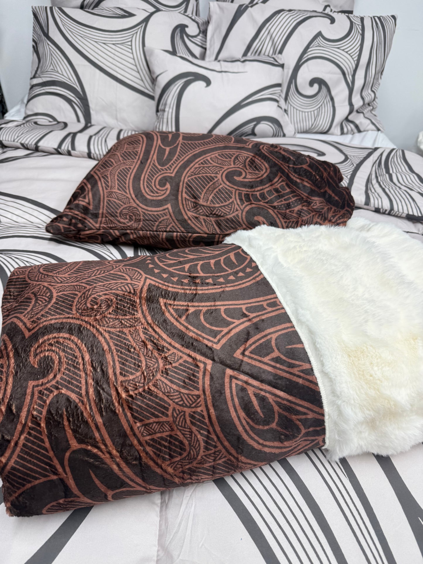 Kids faux fur Blanket & Pillowcase (the background blanket and pillows are not included)