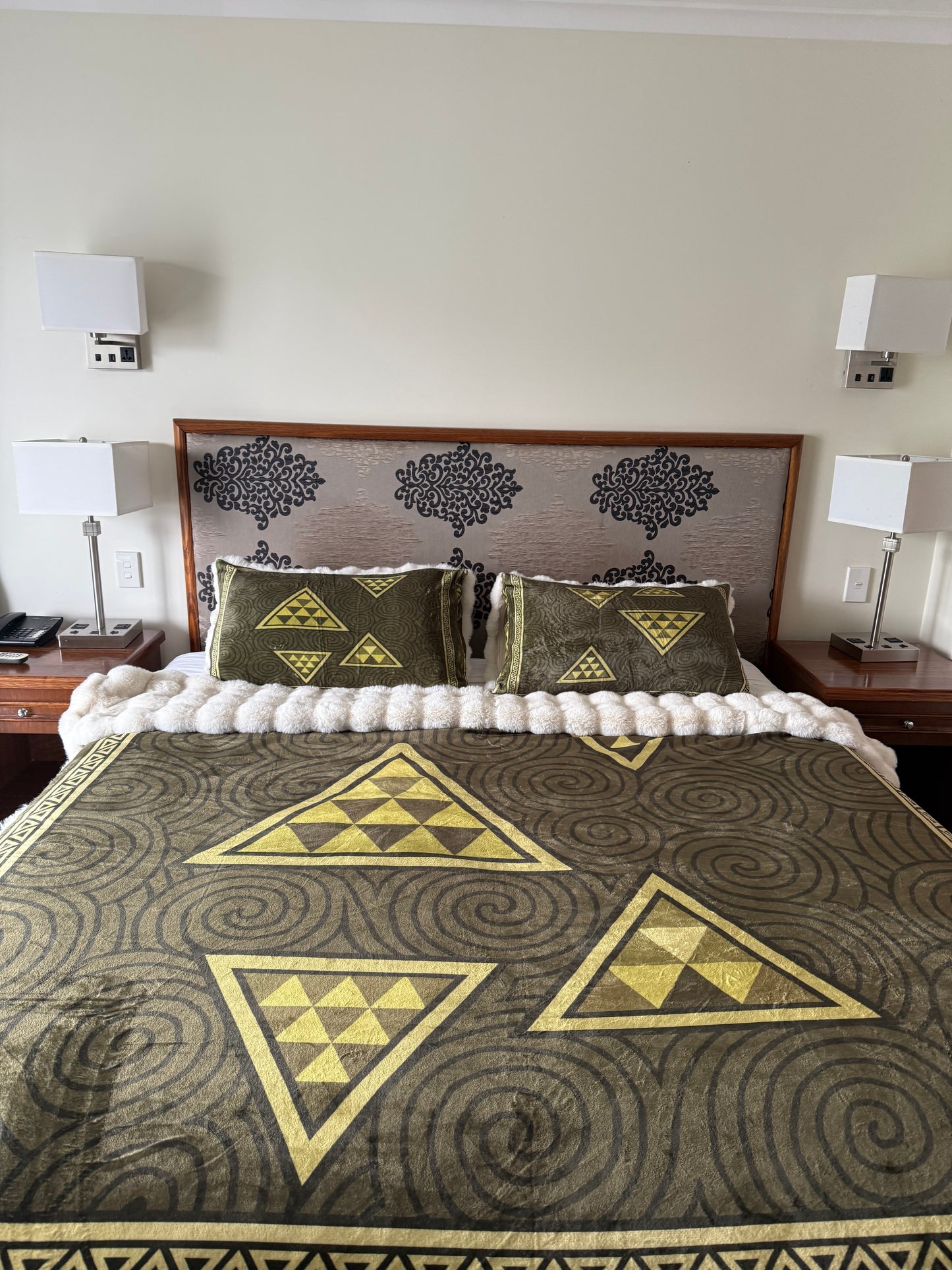 Adult Faux Fur Blanket and 2 pillowcases WINTER PREORDER