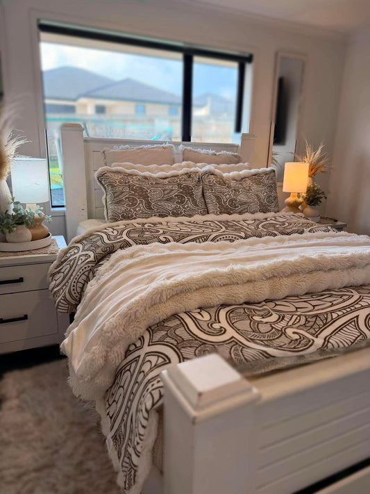 Adult Faux Fur Blanket and 2 Pillowcases