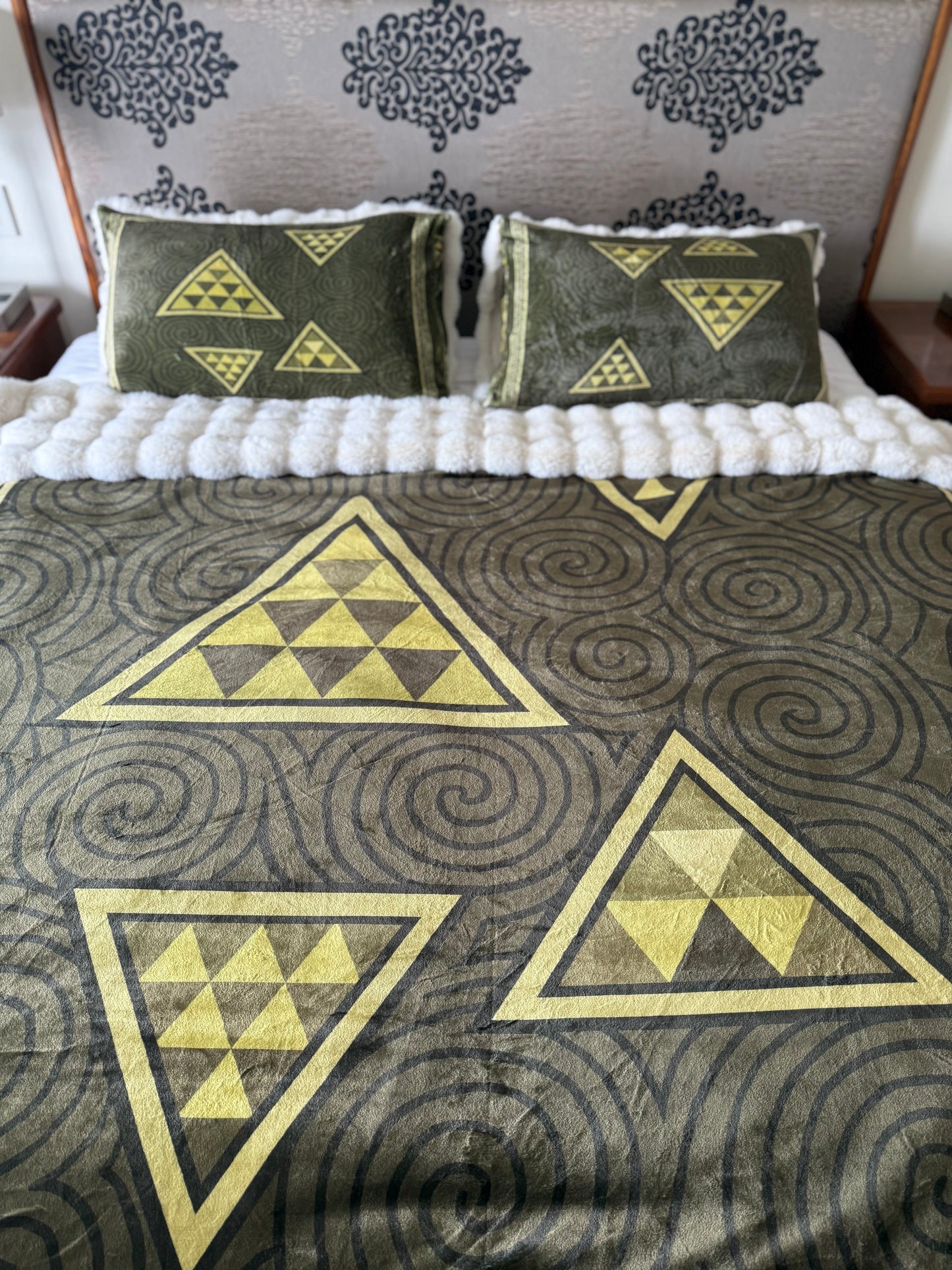 Faux Fur Blanket & 2 Pillowcases Colour Randomly Chosen