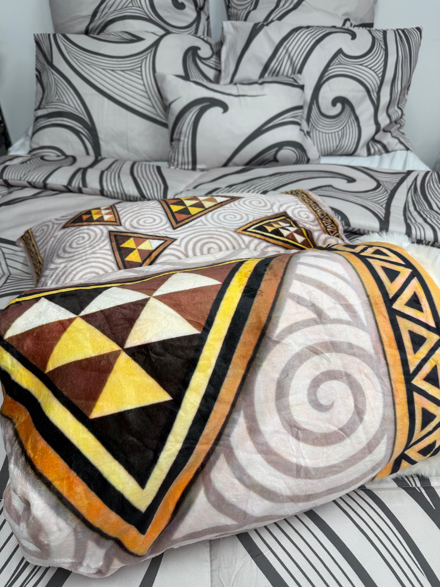 Kids faux fur Blanket & Pillowcase (the background blanket and pillows are not included)