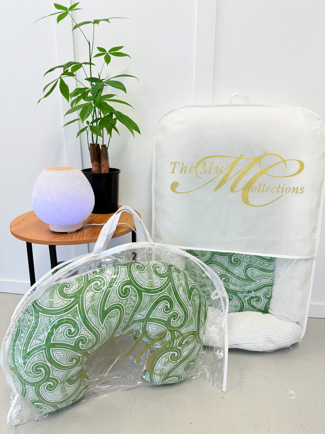 HANDMADE POD & PILLOWS