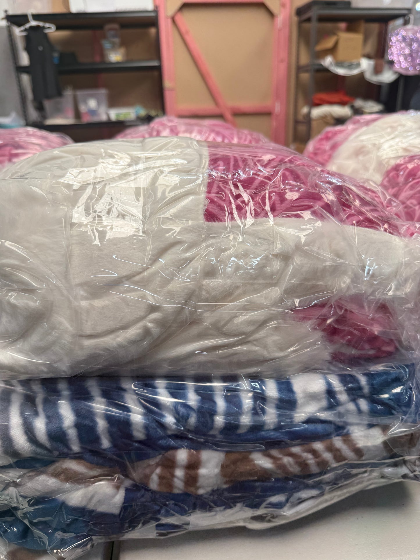 Faux Fur Blanket and pillowcase + Sherpa Blanket & 5 pillowcases
