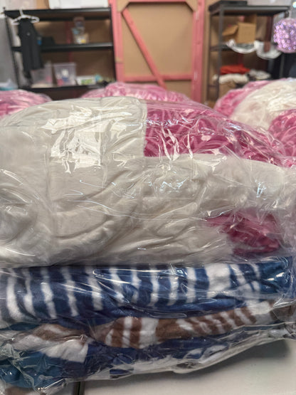 Faux Fur Blanket and pillowcase + Sherpa Blanket & 5 pillowcases