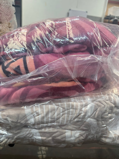 Faux Fur Blanket and pillowcase + Sherpa Blanket & 5 pillowcases