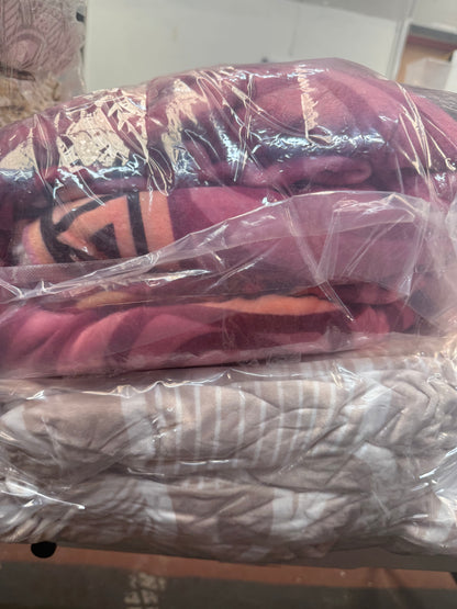 Faux Fur Blanket and pillowcase + Sherpa Blanket & 5 pillowcases